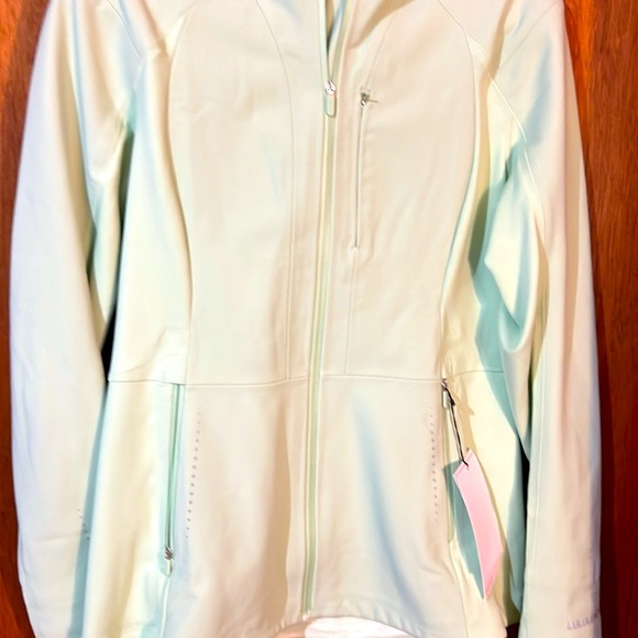 New LULULEMON JACKET - Picture 4 of 13